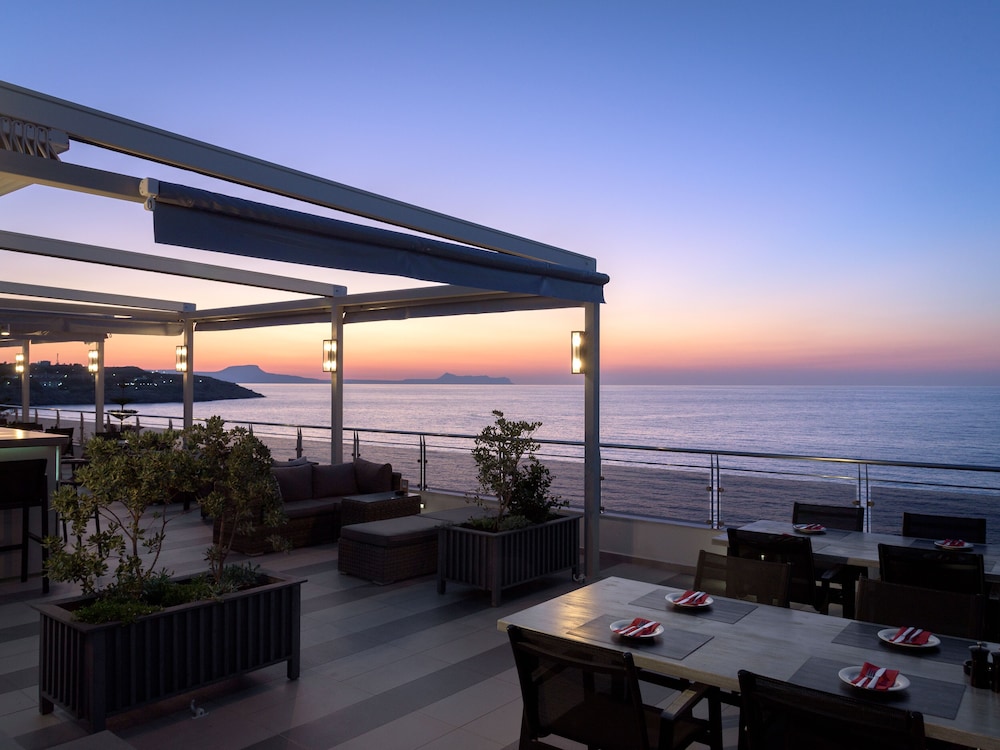 Macaris Suites And Spa 62/66