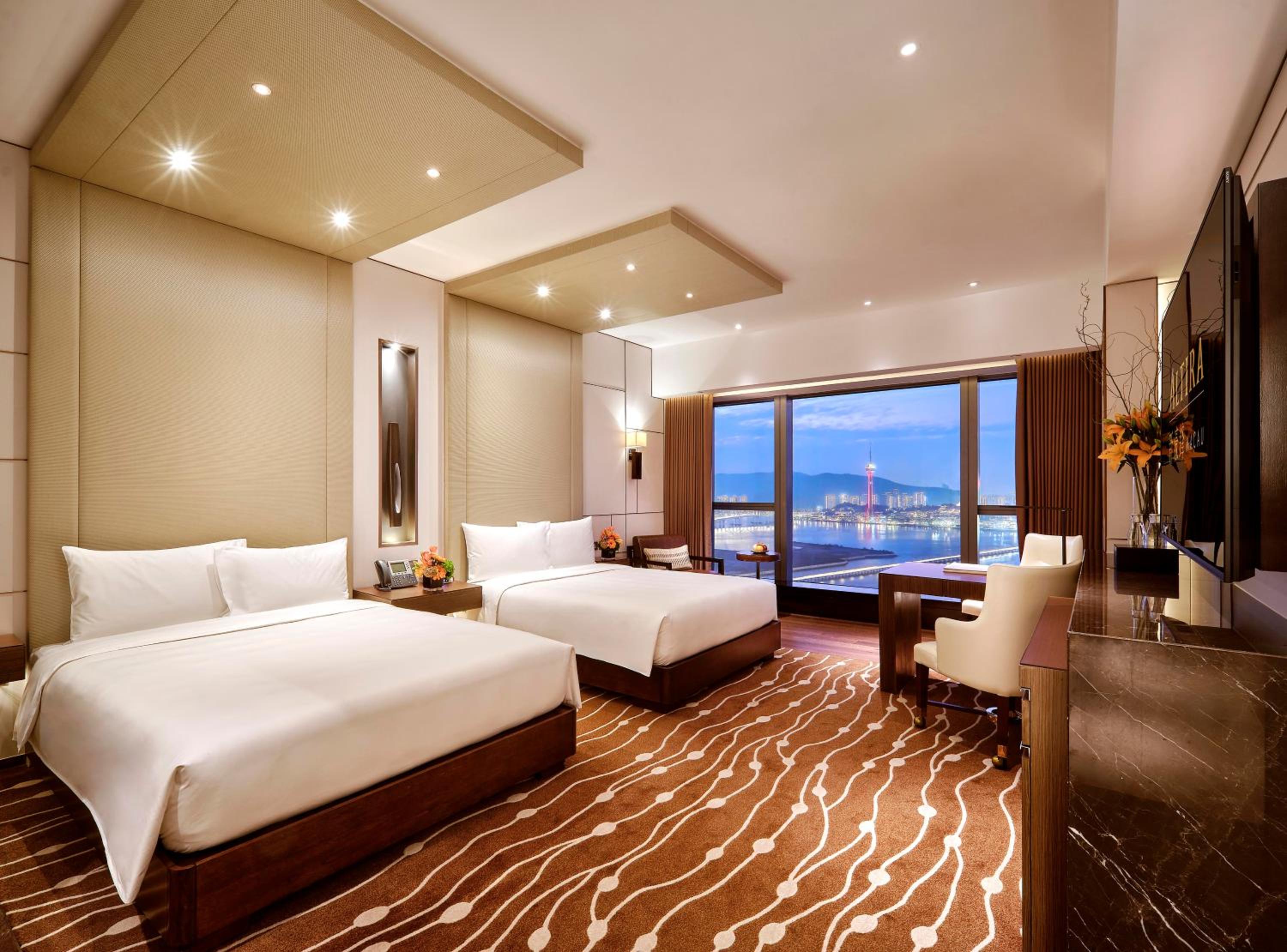 Twin Beds, 2 Queen Beds, Water Front