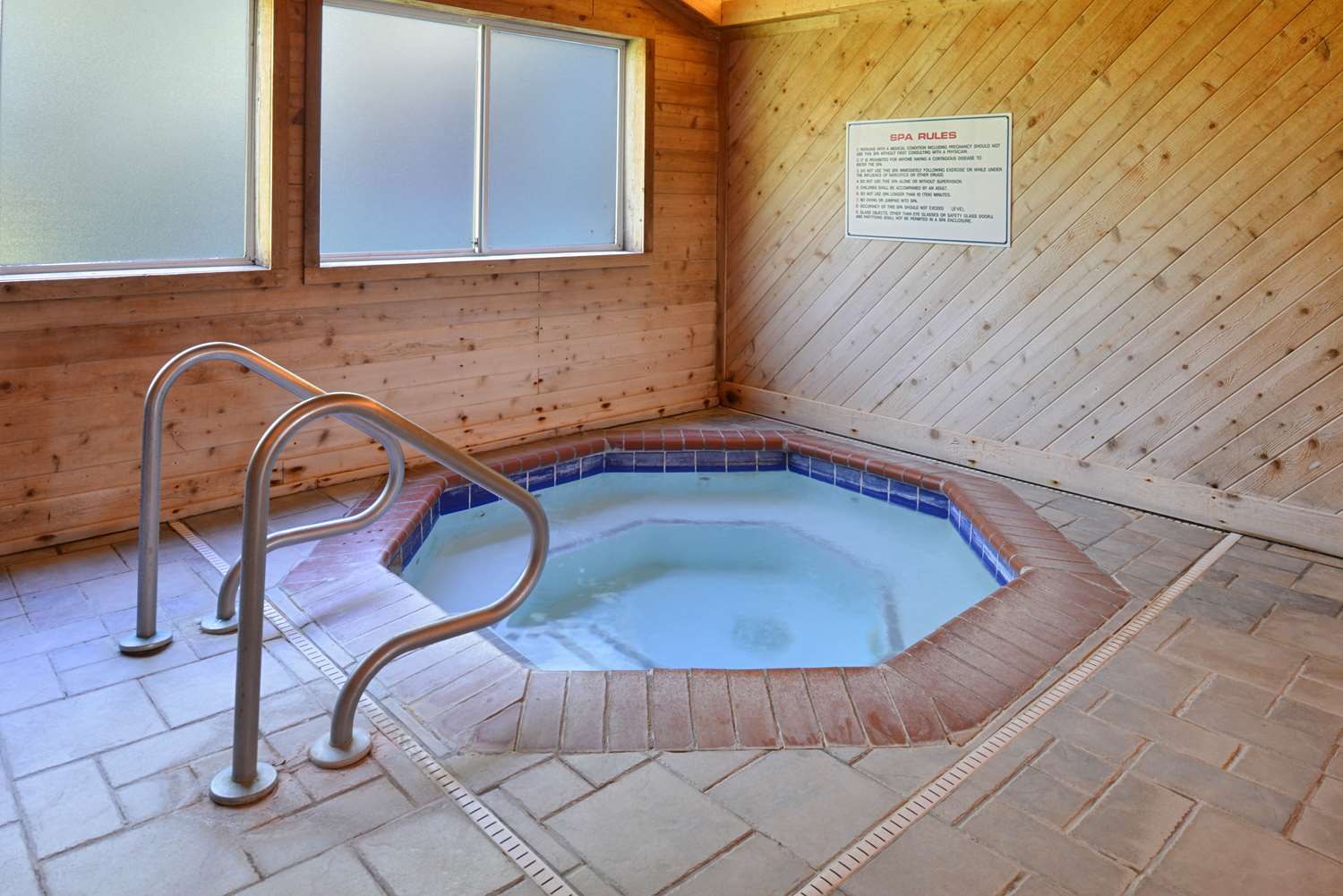 Americas Best Value Inn & Suites Atlantic 16/32