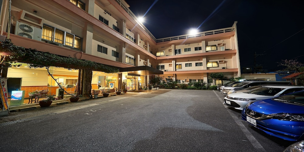 Crown Hotel Okinawa 70/75