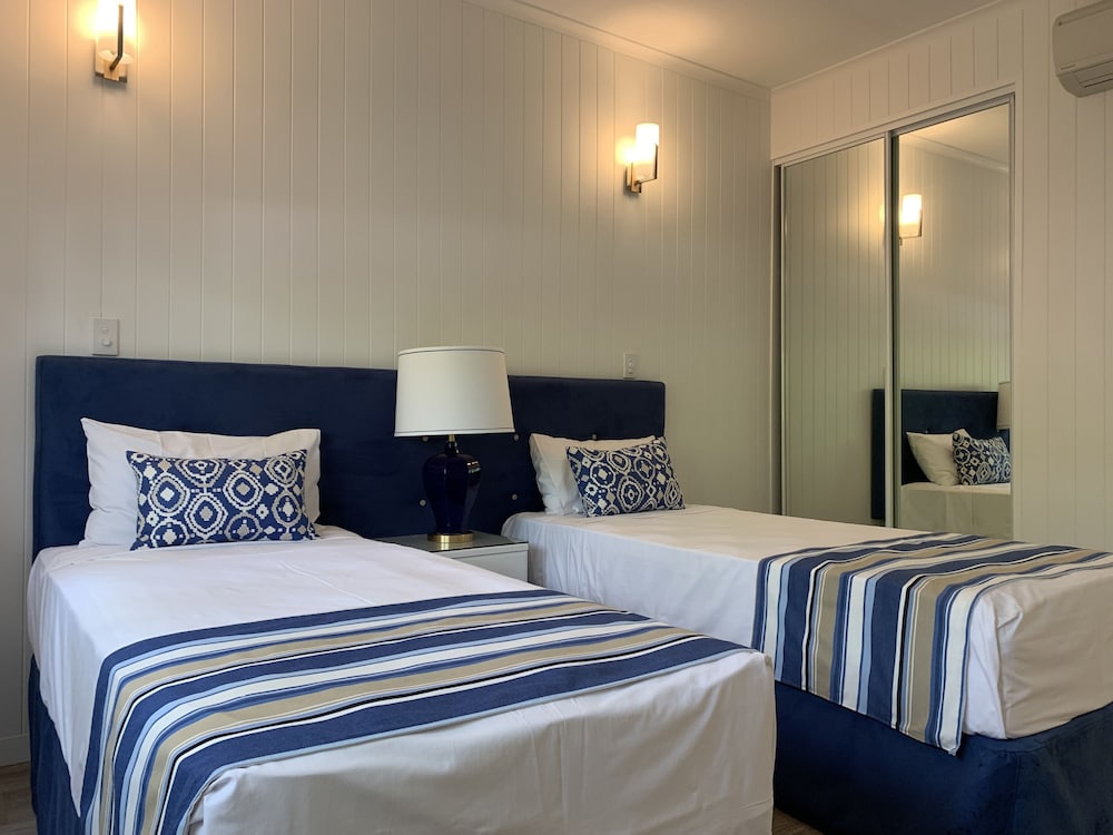 Beaches Port Douglas 19/69