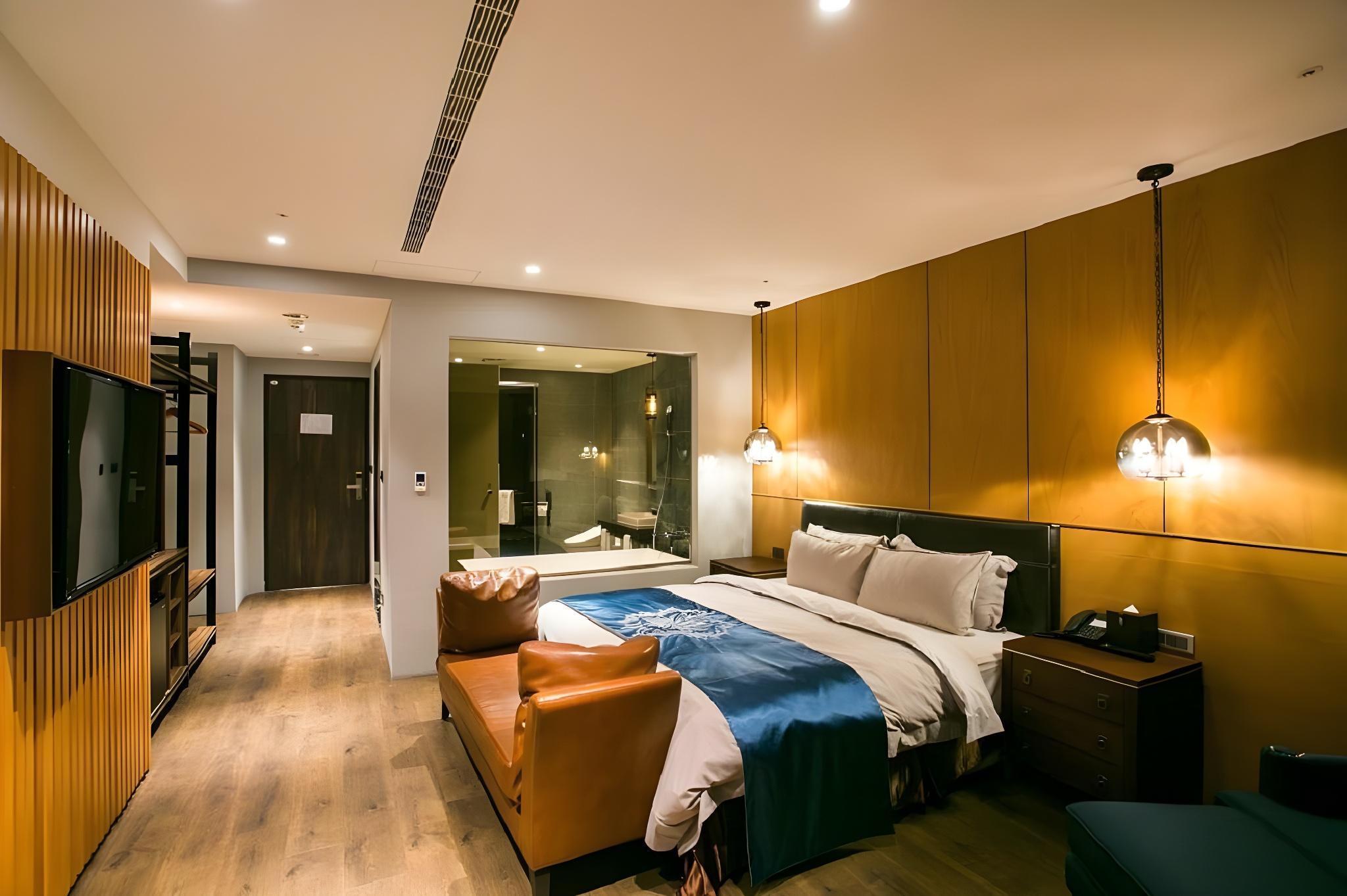 Room, Double Bed, No Window