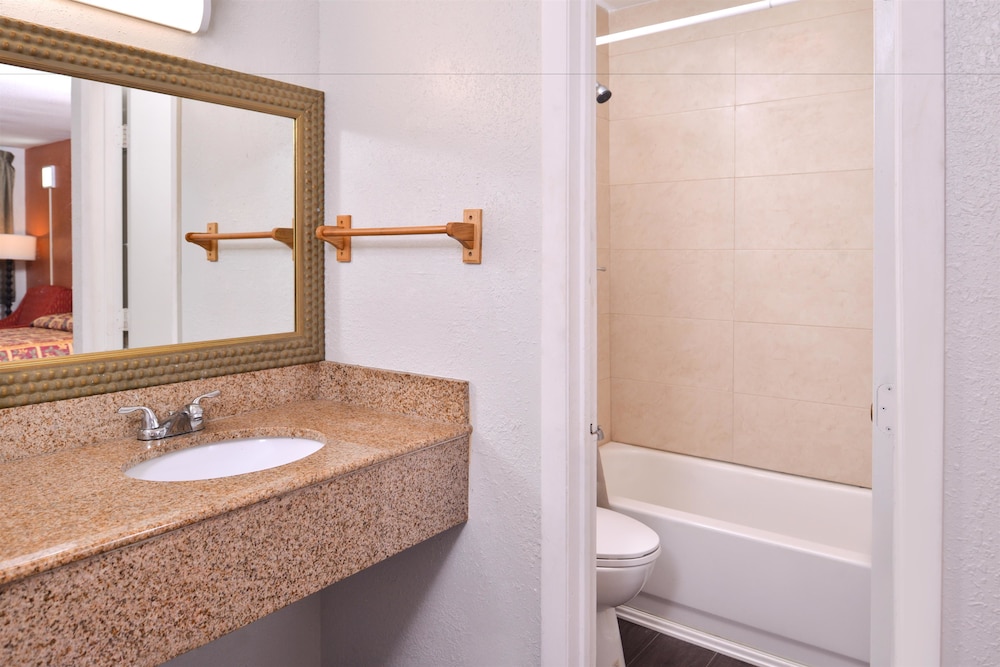 Americas Best Value Inn Richmond South 18/31