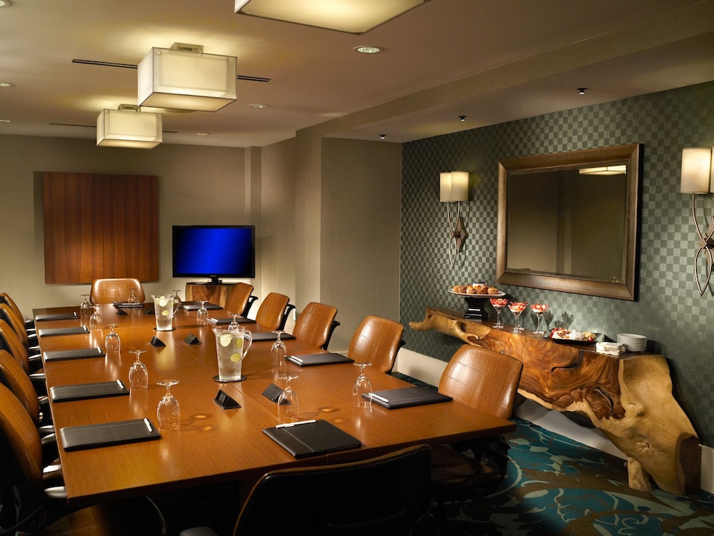 CROWNE PLAZA CHARLESTON AIRPORT CONV CTR 61/76