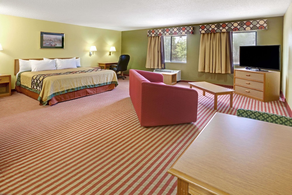 Super 8 by Wyndham Pasadena 13/25