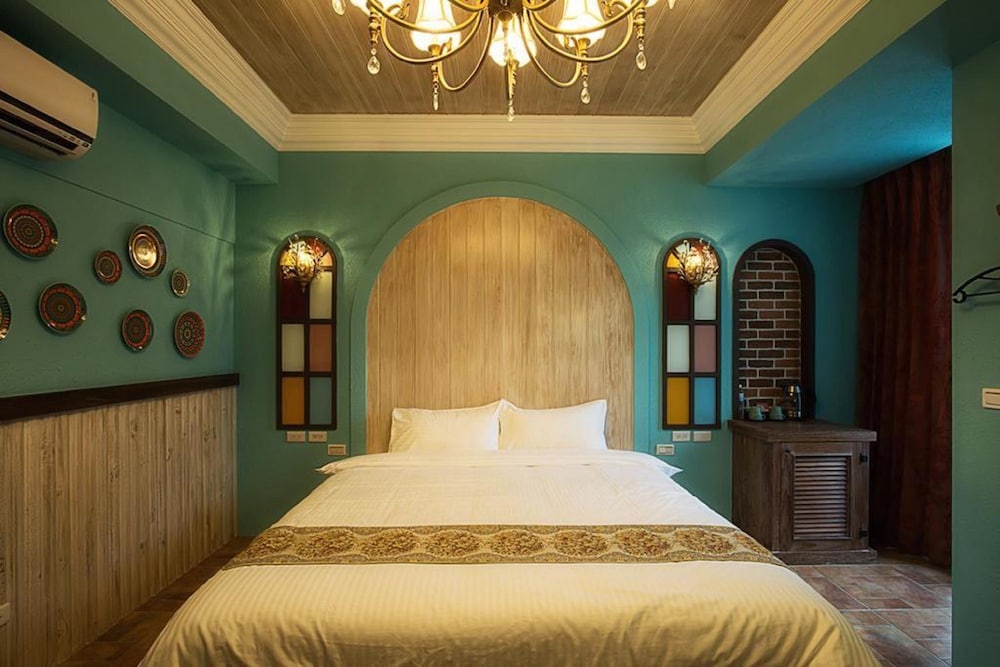 J.T World Funtrip B&B 6/44