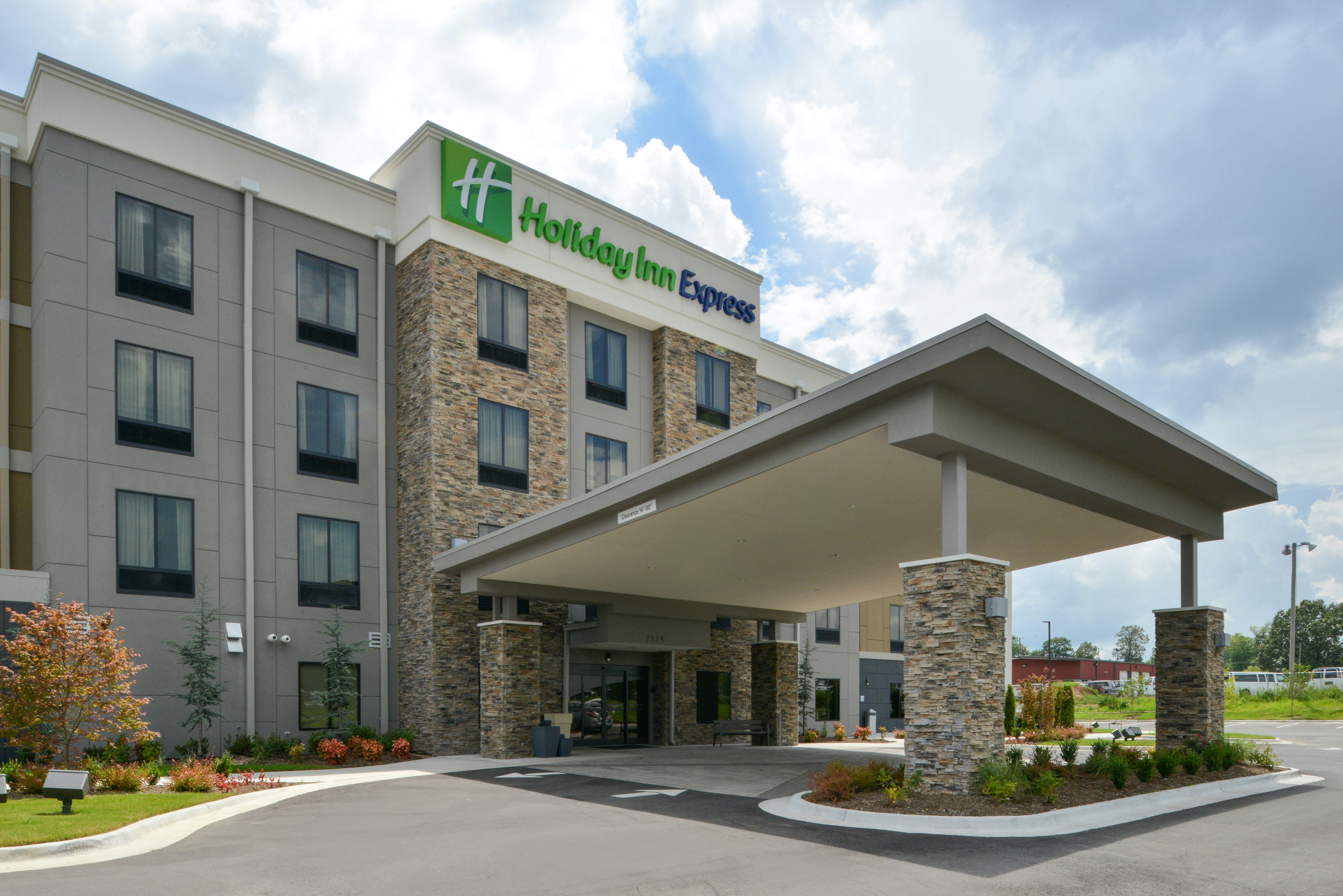 Holiday Inn Express Suites Bryant Benton Area 69/71