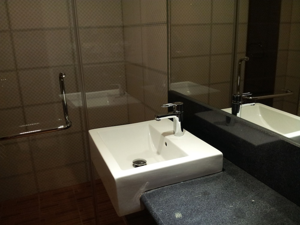 Cardogan Hotel 41/46