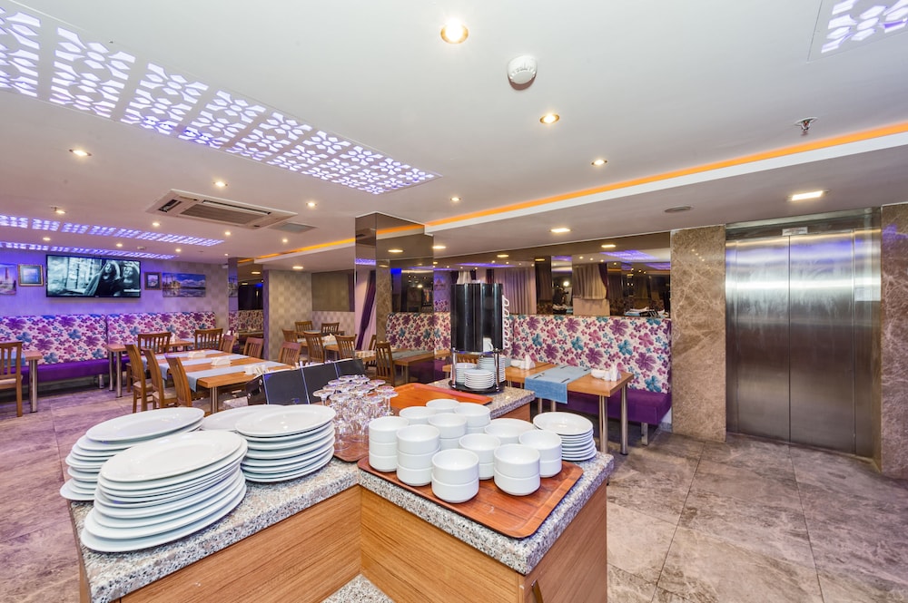 Grand Pamir Hotel 41/50