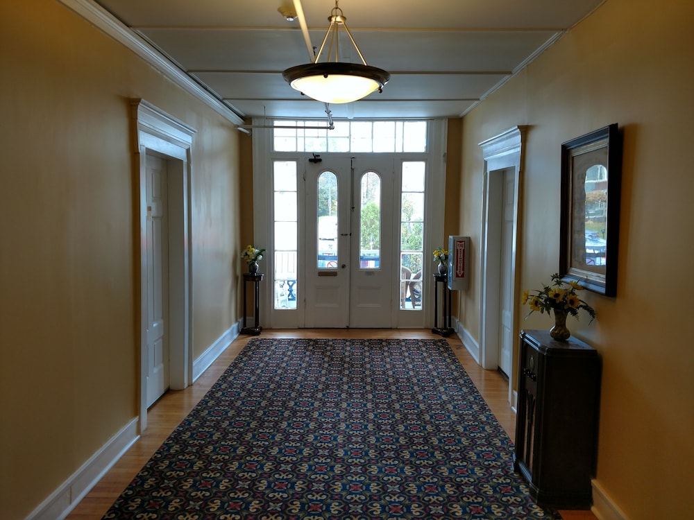 Thayers Inn 31/68