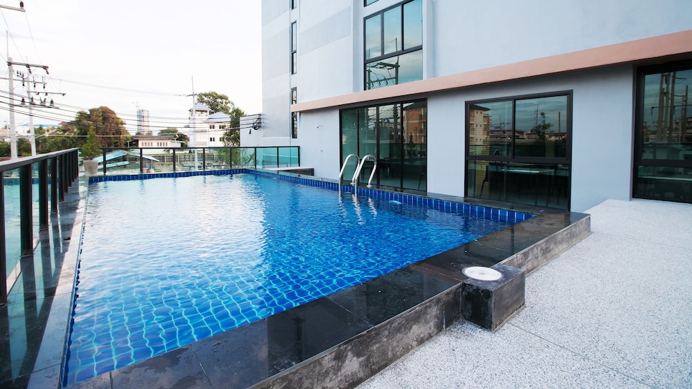 B2 Hotel South Pattaya Premier Hotel 5/25