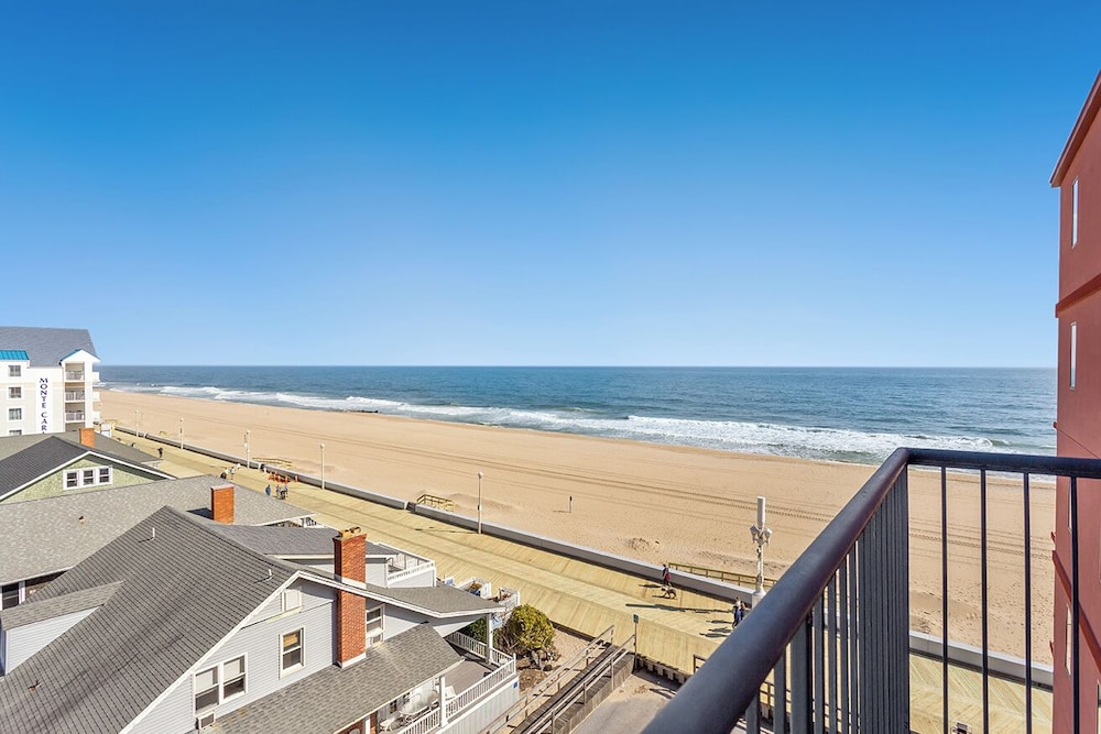 Americana Hotel Oceanfront 64/68
