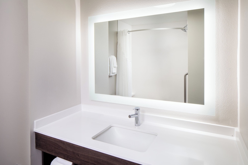 Holiday Inn Express Hotel and Suites Los Alamos Entrada Park 70/73