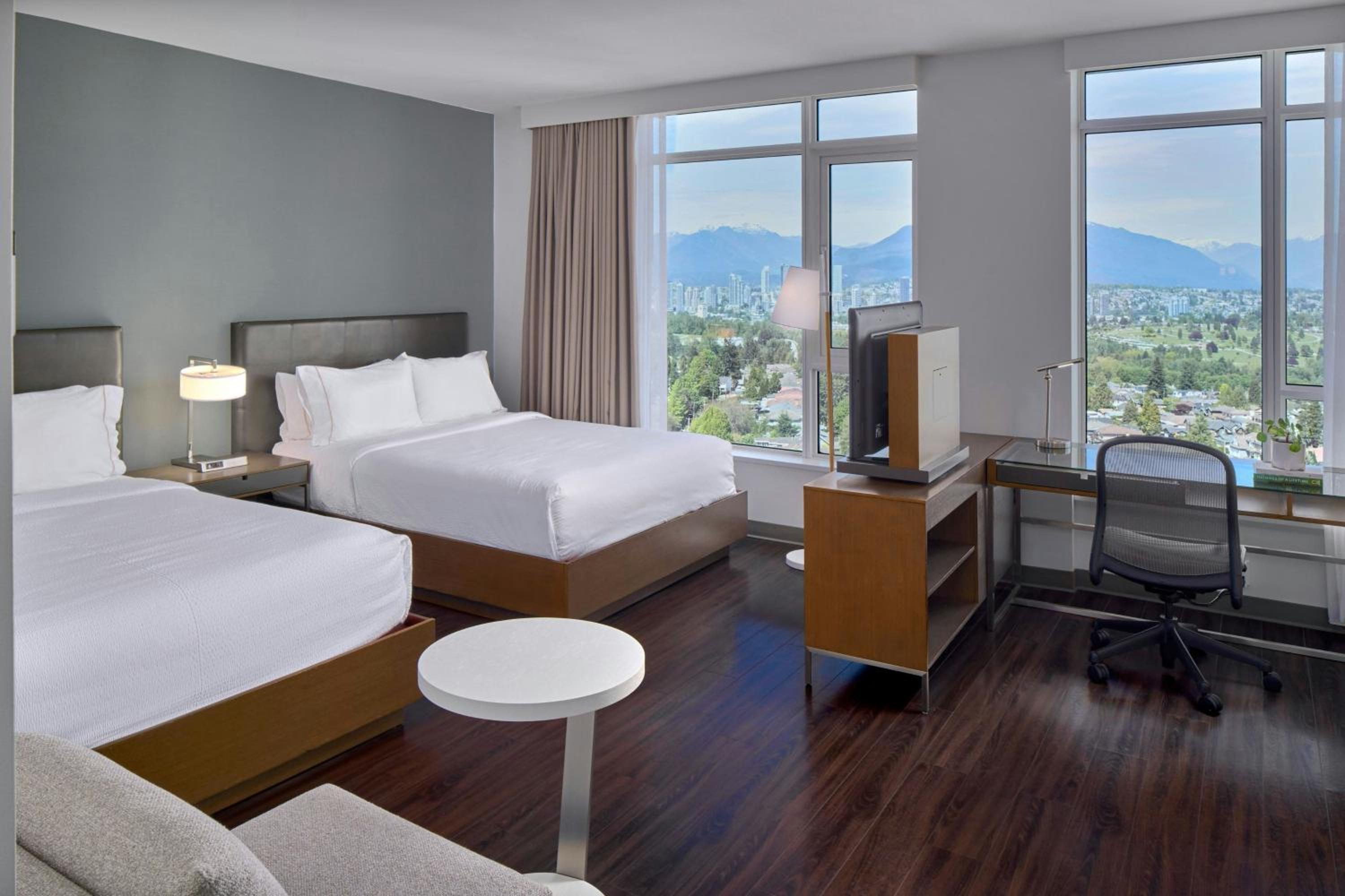Studio, King Bed, 2 Queen Beds