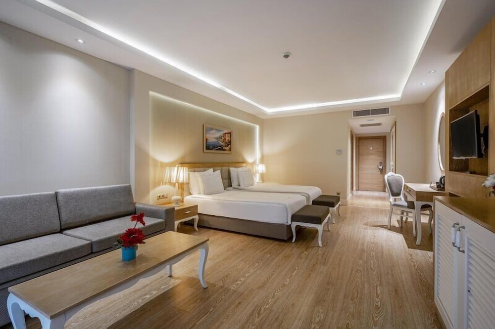 Bellis Deluxe Hotel 31/89