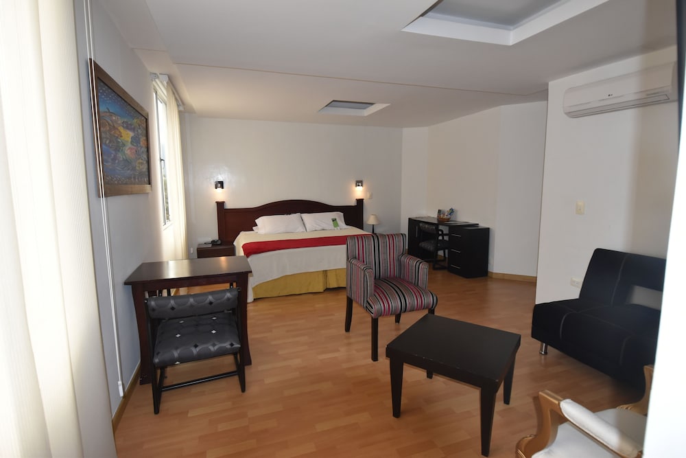 Hotel Bolivar Plaza 44/61