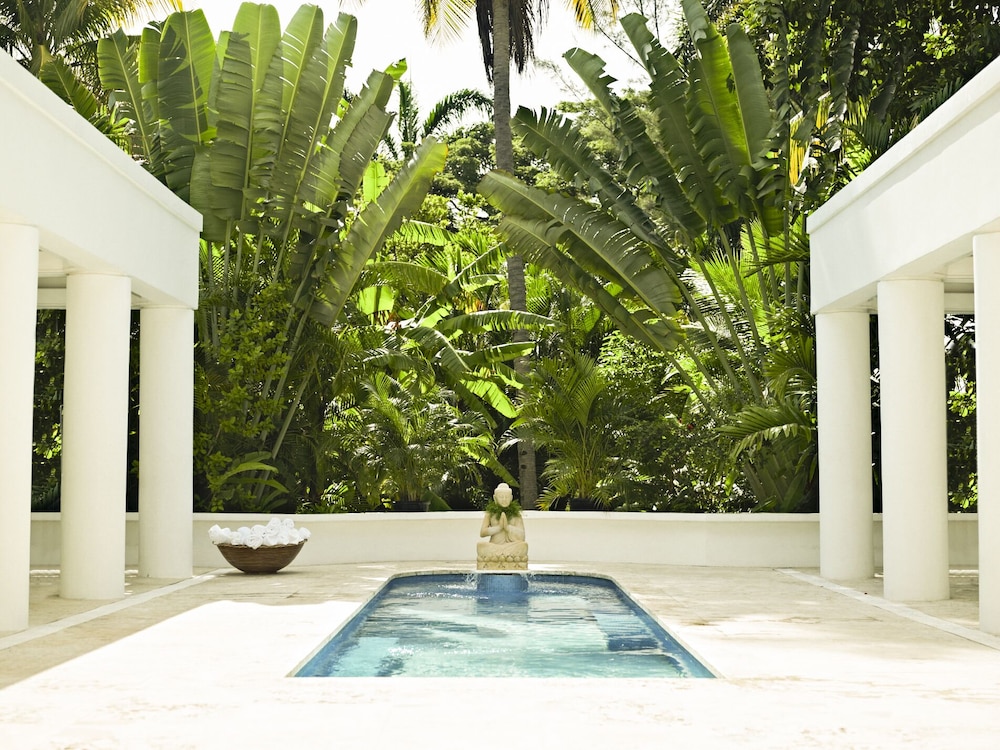 Couples Tower Isle - Adults Only 32/65