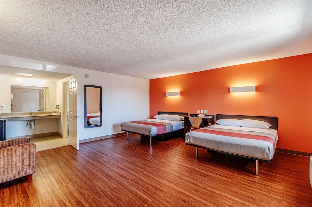 Motel6 Martinsburg, WV 25/42