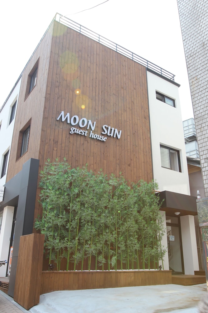 Moon Sun Guesthouse photo3