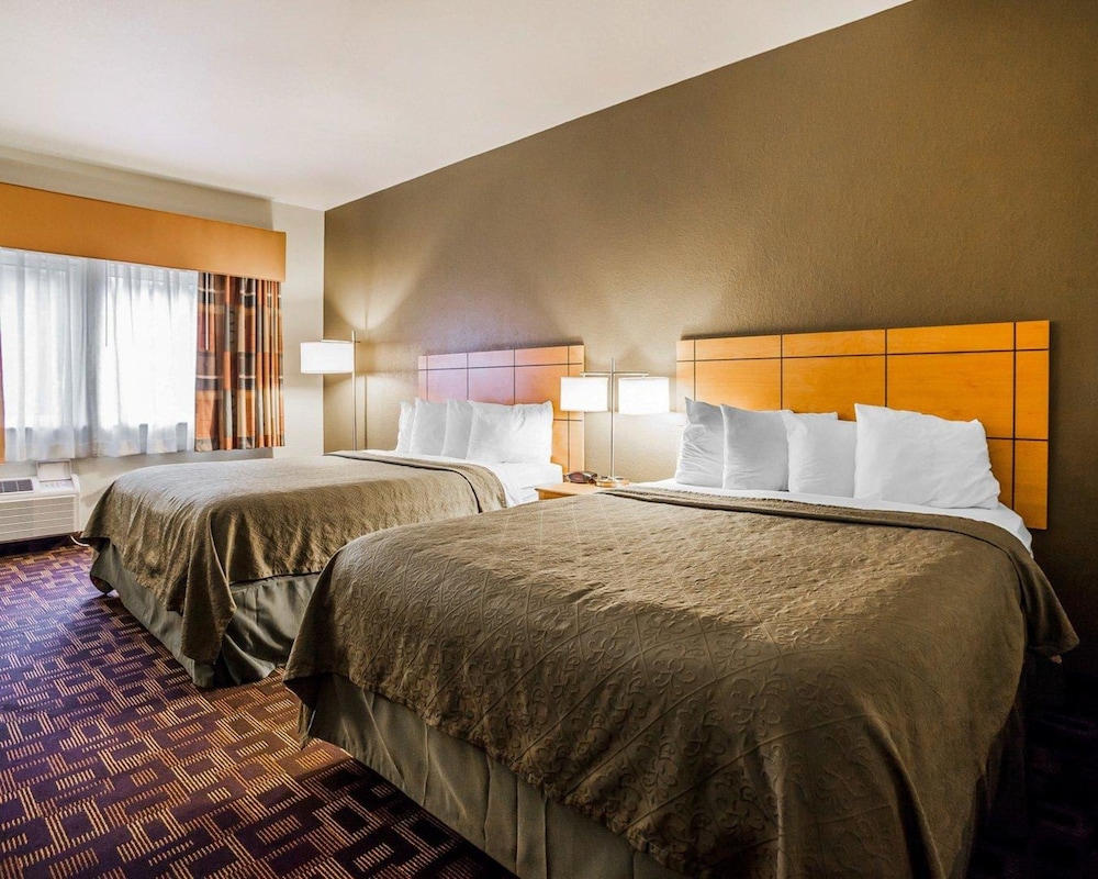 Quality Inn & Suites Des Moines Airport 15/50