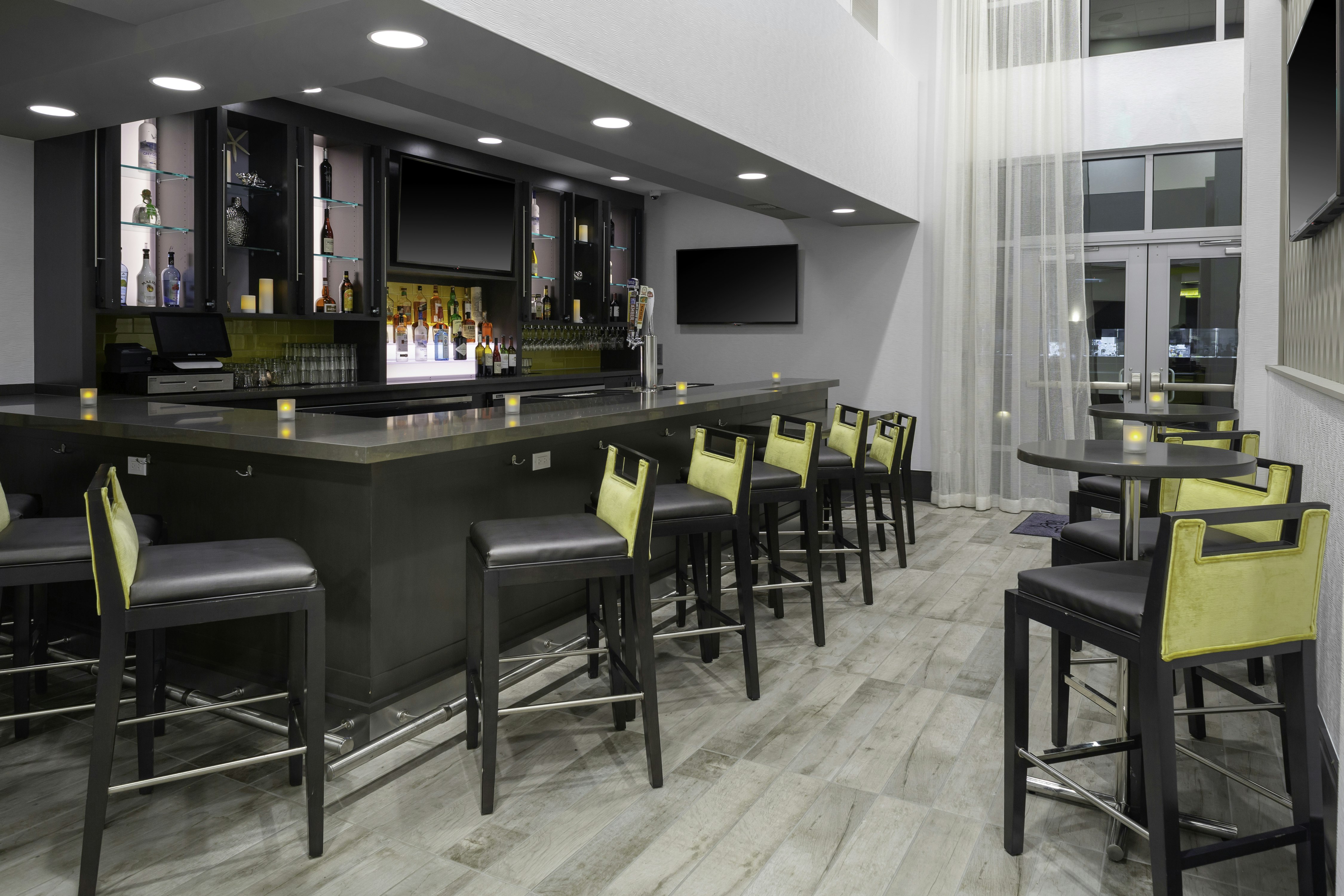 Hampton Inn and Suites Irvine Orange County Airport 33/52