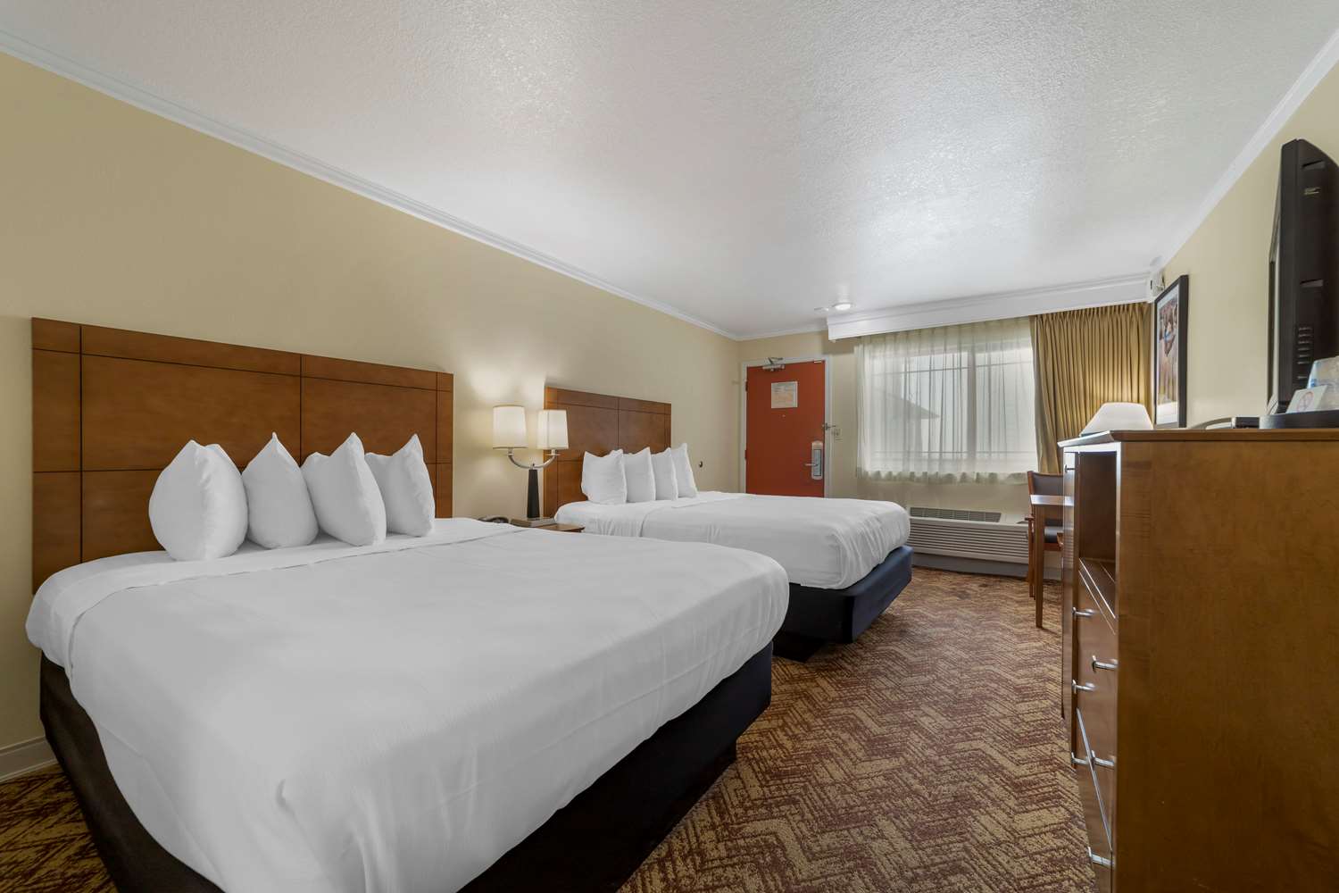 Best Western Plus Northwoods Inn 29/80