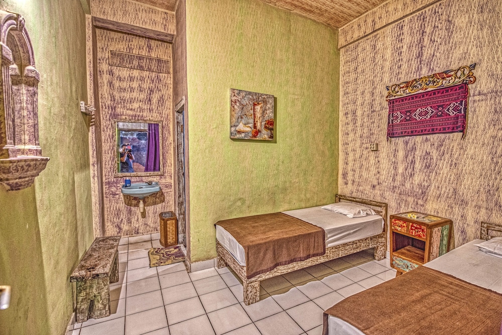 Lovina Central Hostel 10/29