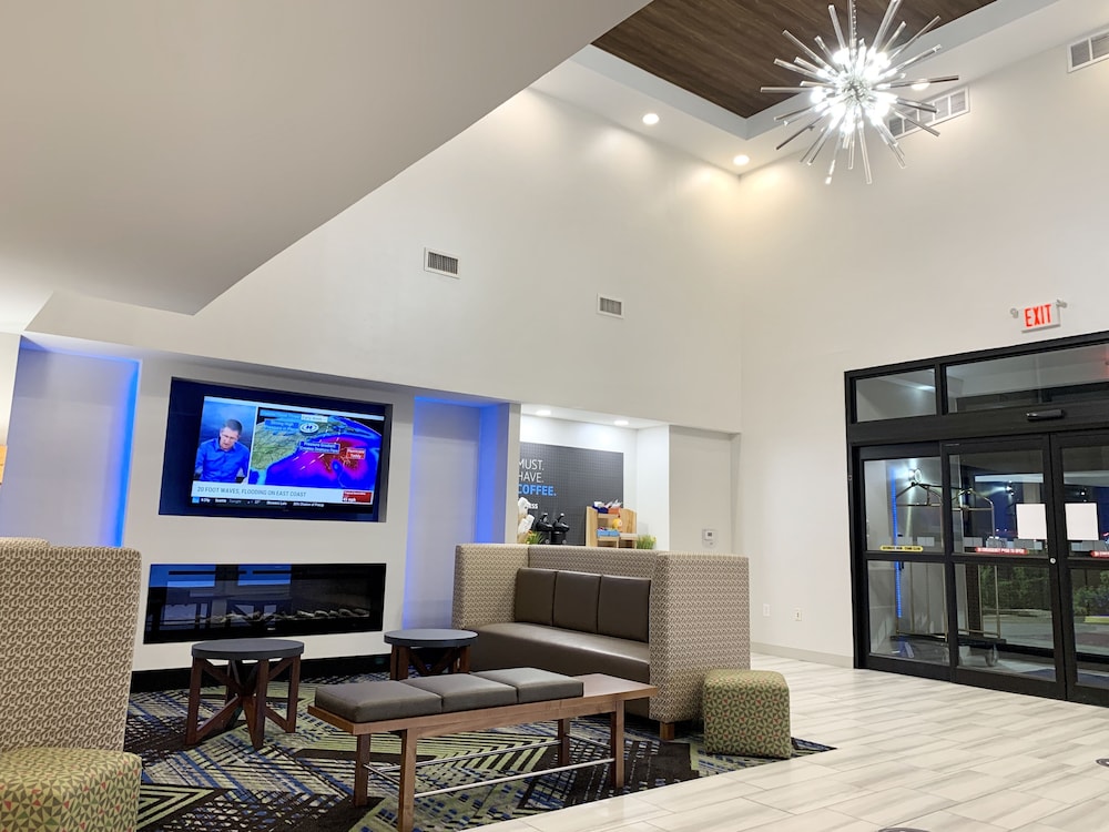 Holiday Inn Express and Suites Longview North 40/58