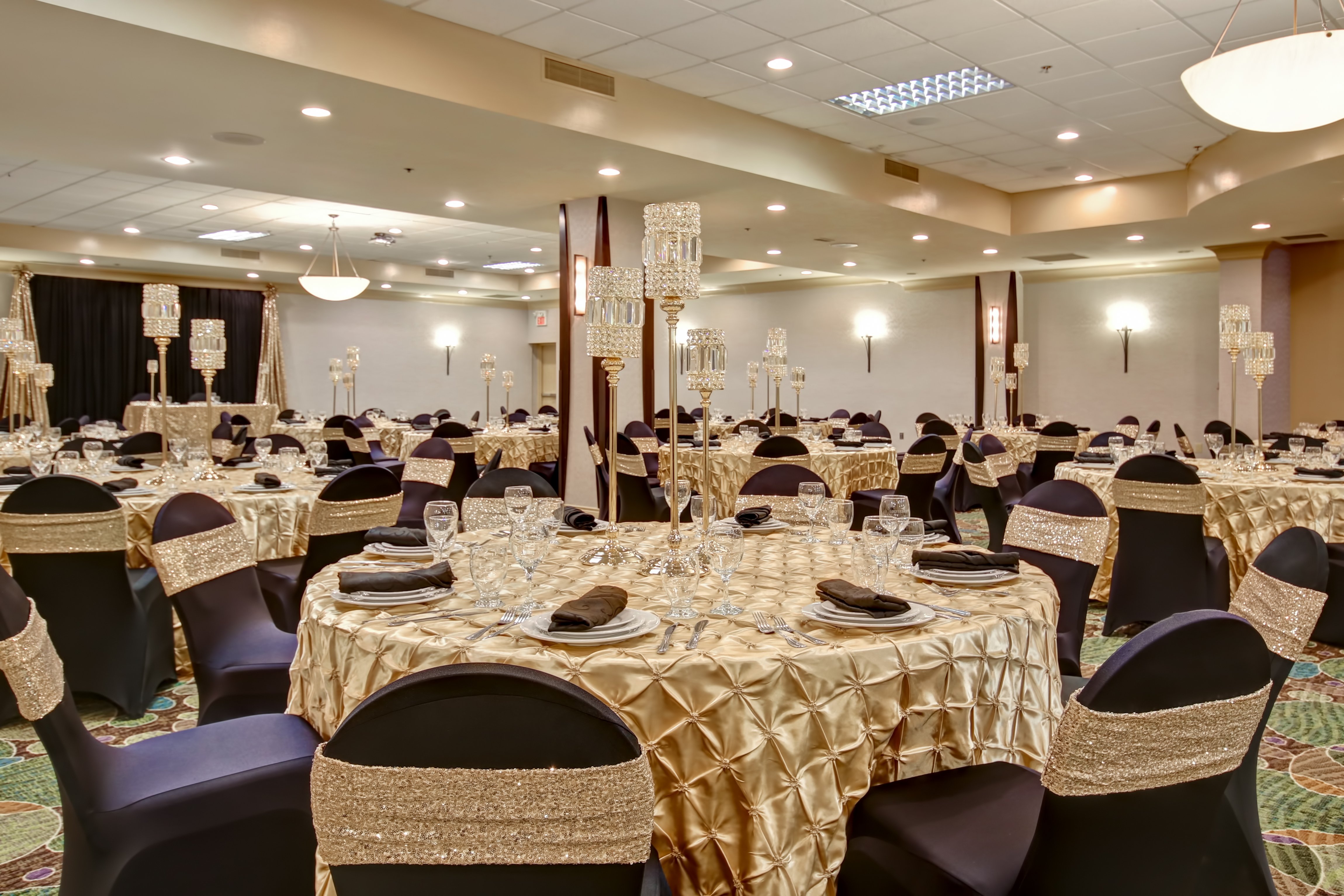 Holiday Inn Suites Windsor Ambassador Bridge 59/72