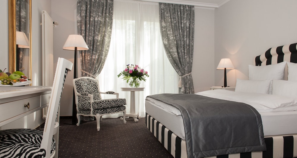 Victors Residenz Saarbrucken 25/75