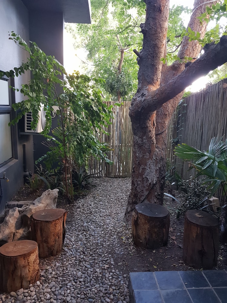 The Tree House Boutique Hotel 25/50