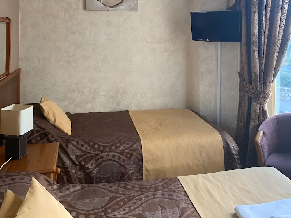OYO Baytree Lodge 22/33