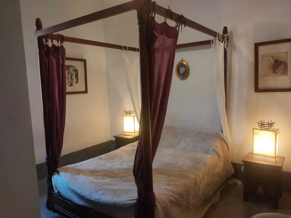 ROOM, DOUBLE BED