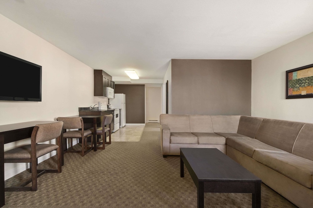 Travelodge By Wyndham Kamloops Mountview 44/69