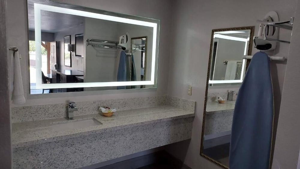 Regency Inn Norco 41/42