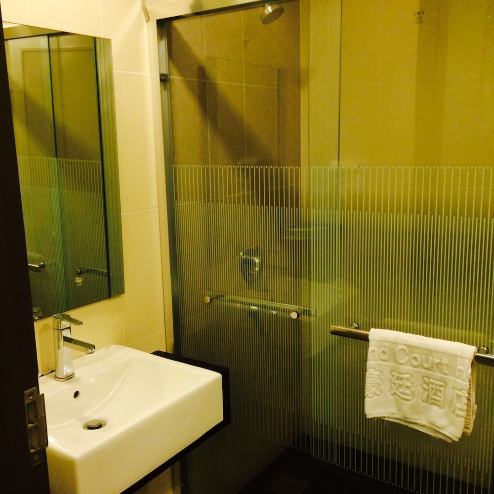 Deluxe, Queen Bed, Grand Court Hotel 6/6