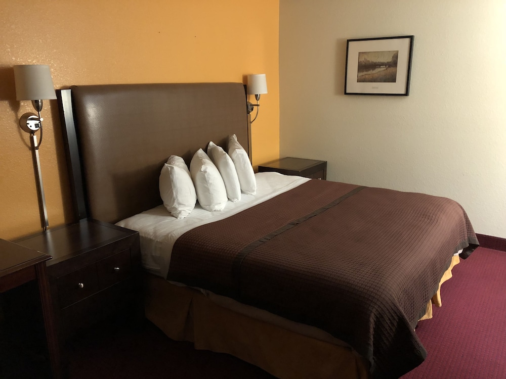 Magnuson Hotel Fort Wayne North Coliseum 38/63