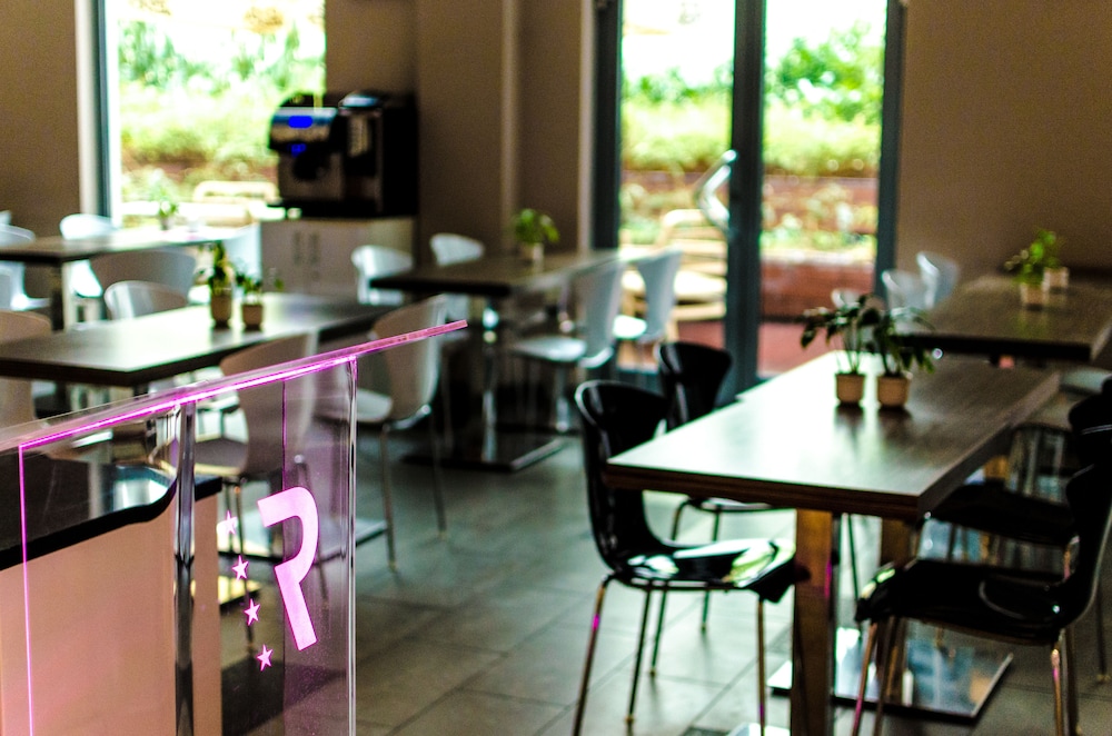 Royal Park Boutique Hotel 53/59