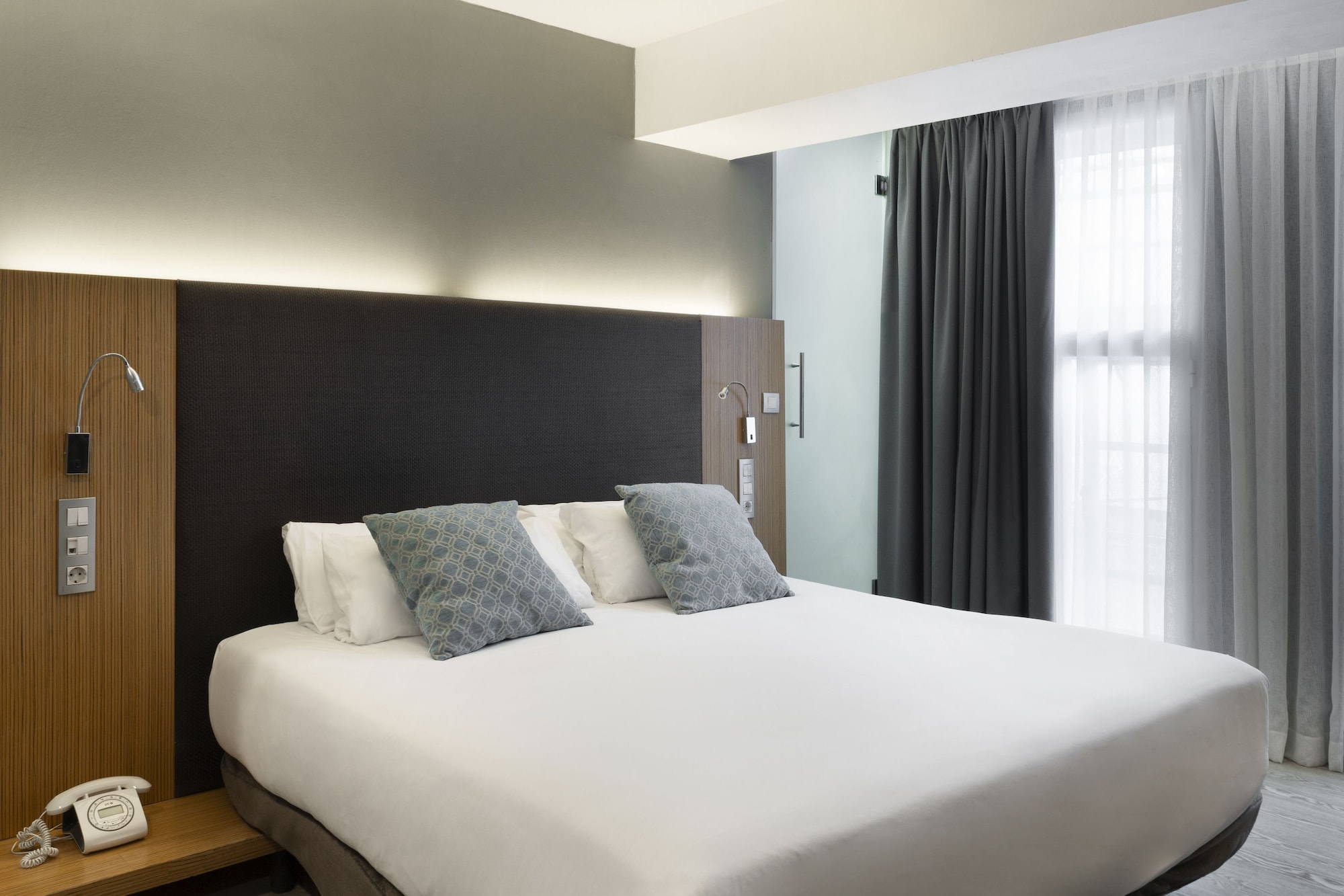 STANDARD, DOUBLE BED