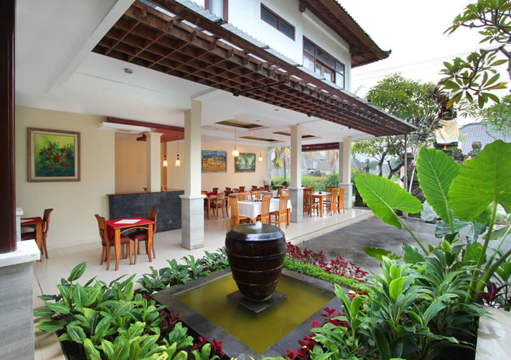 Putri Ayu Cottages 8/63