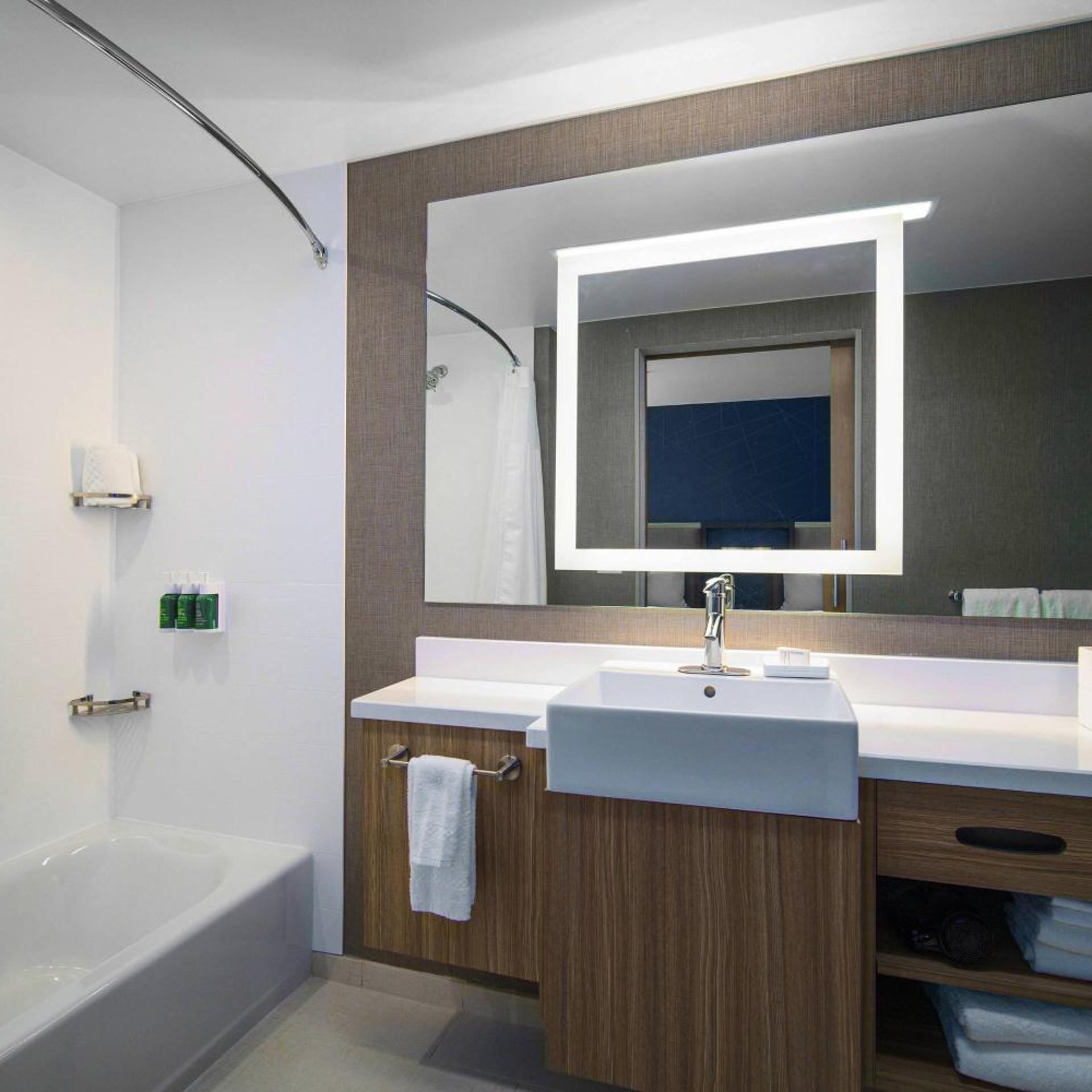 جناح بسريرين كوين مع سرير سحّاب إضافي مع أريكة لذوي الإعاقة، SpringHill Suites by Marriott Phoenix Goodyear 3/3