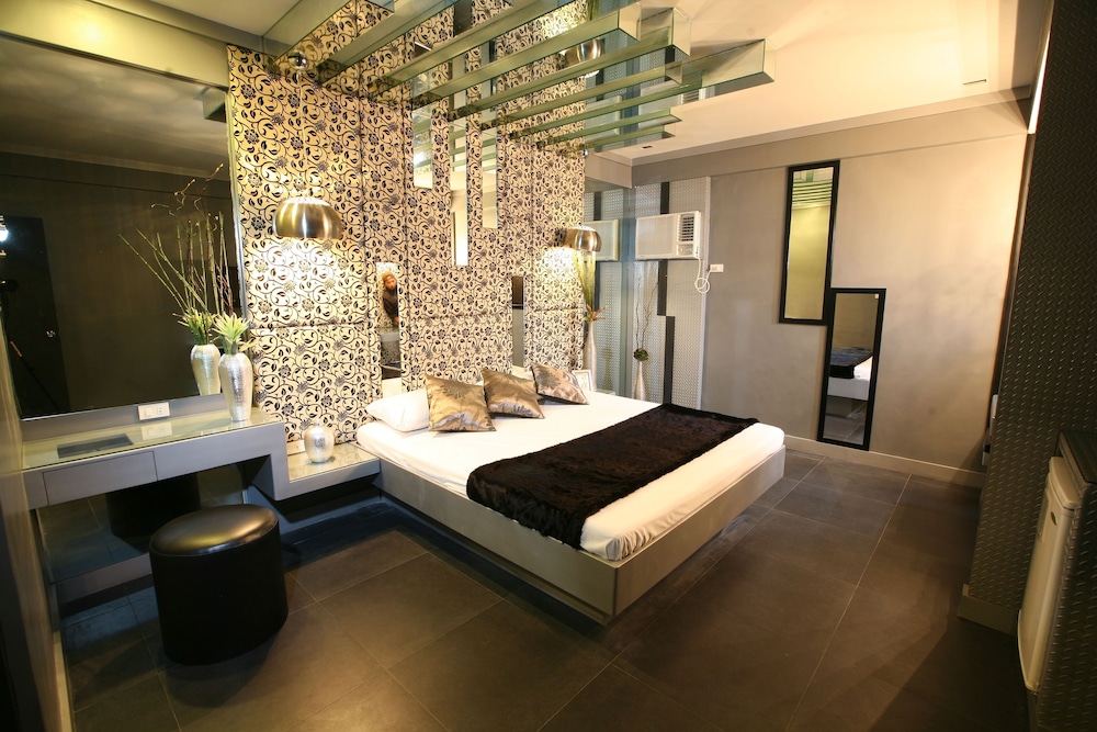 Victoria Court North Edsa 17/35