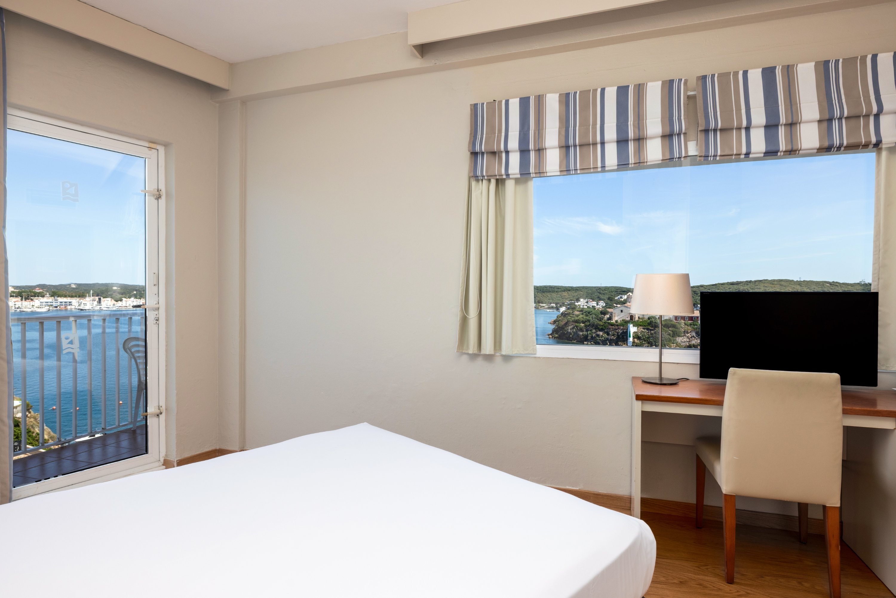 Room, Single, Double Bed, Sea Front، Indigo Menorca 3/7