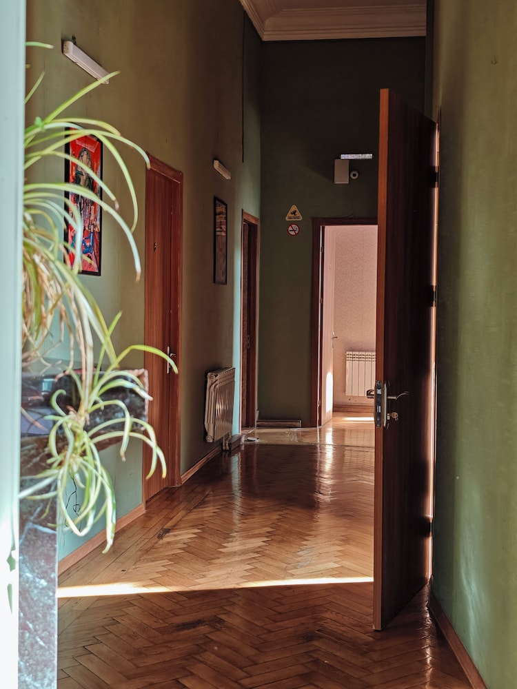 Friendly Hotel 8/50