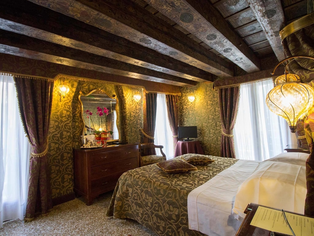 Hotel Palazzo Abadessa 19/50