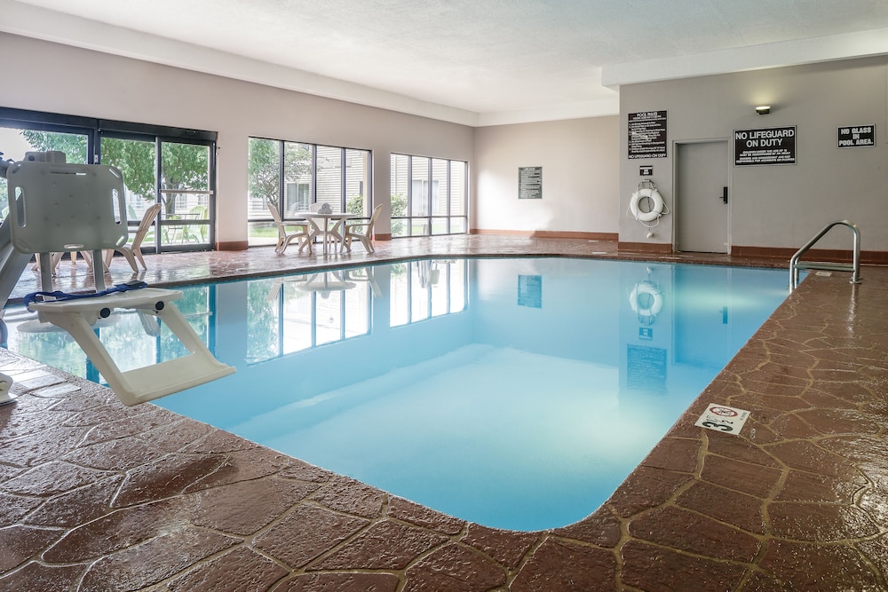 Radisson Hotel and Conference Center Coralville - Iowa City 1/61