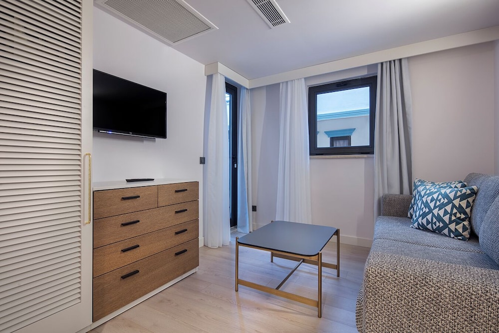 Trendy Side Beach - Adults Only 16 Plus 44/71
