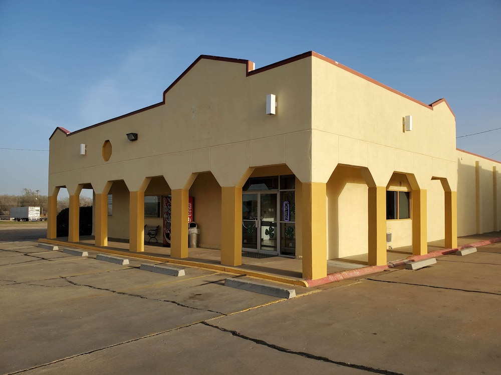 Red Roof Inn Shamrock 1/17