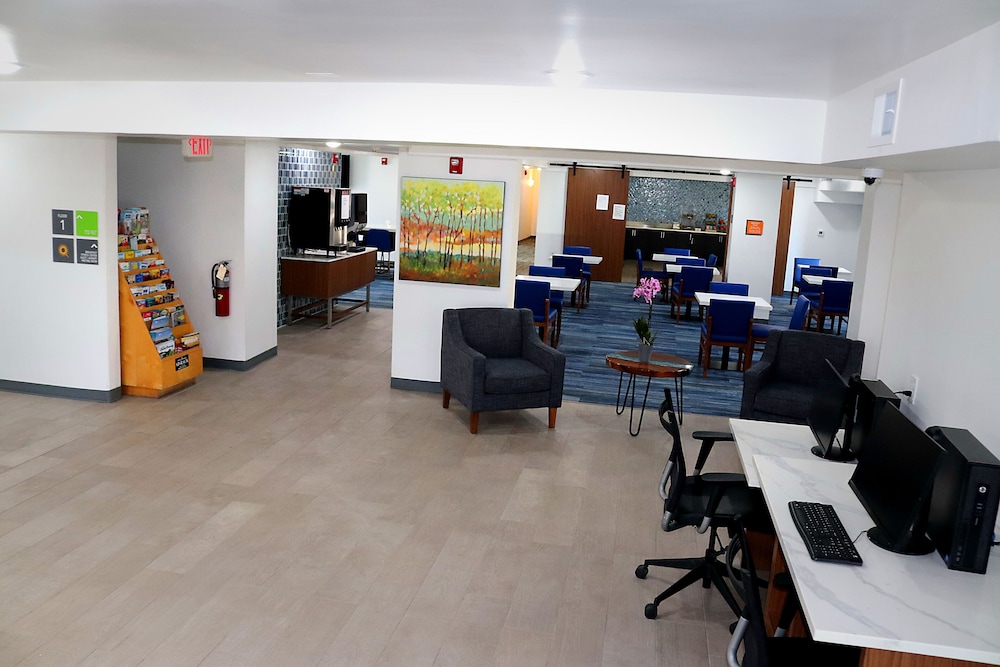 La Quinta Inn by Wyndham Columbus Airport Area 45/62