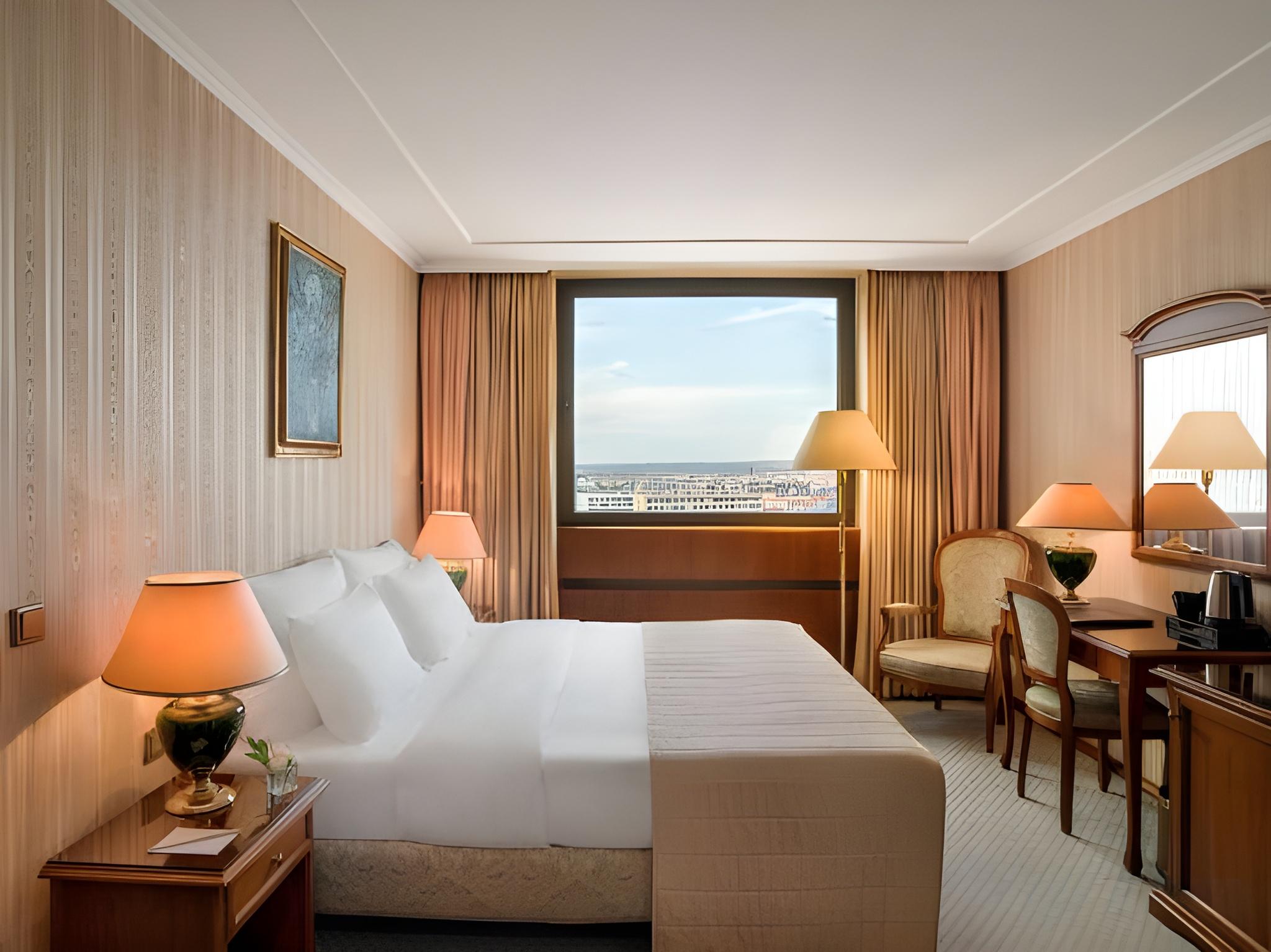 Panorama, Suite, 1 Double and 1 Single Bed
